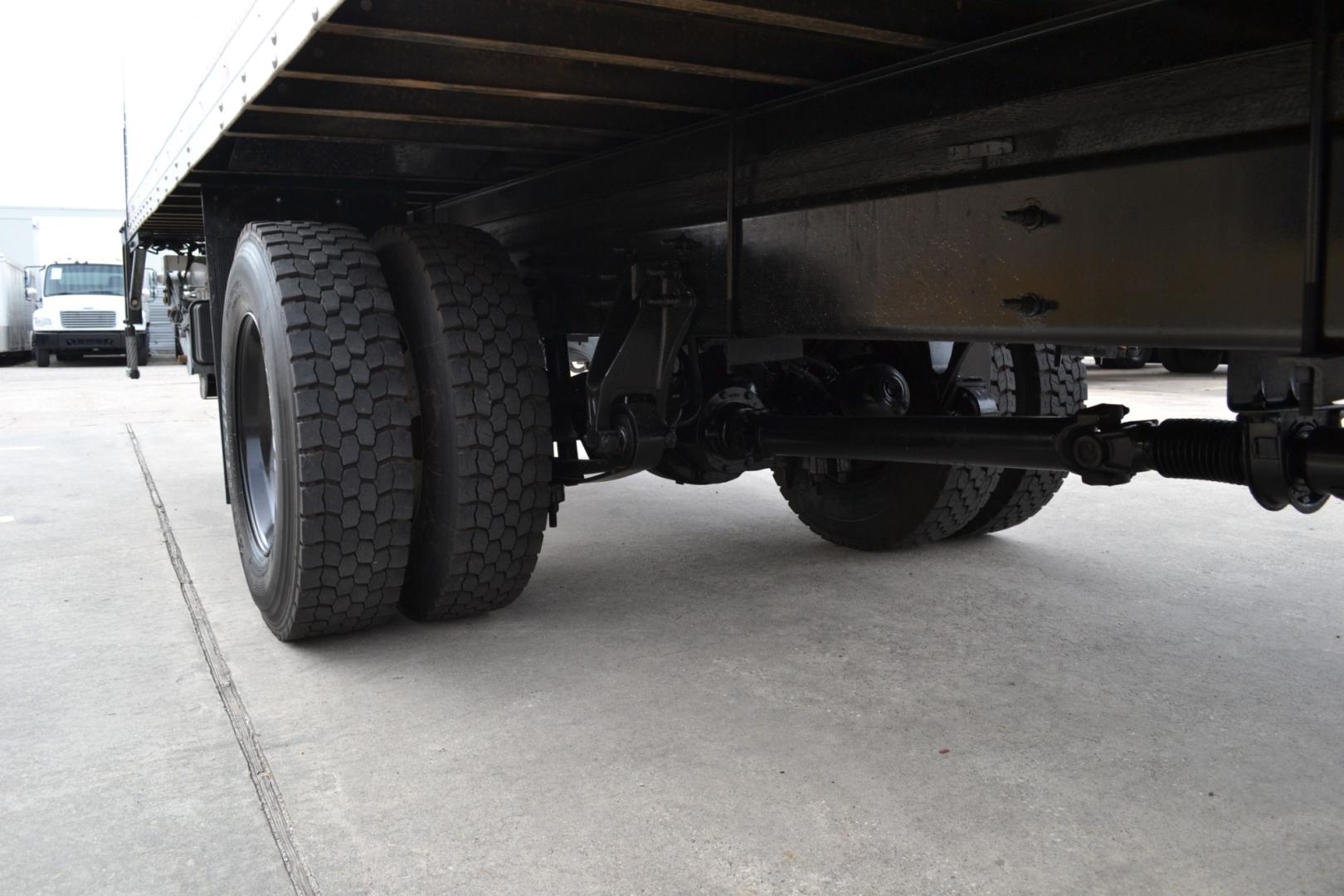 2018 WHITE /BLACK INTERNATIONAL 4300 with an CUMMINS ISB 6.7L 240HP engine, ALLISON 2500RDS AUTOMATIC transmission, located at 9172 North Fwy, Houston, TX, 77037, (713) 910-6868, 29.887470, -95.411903 - Photo#9